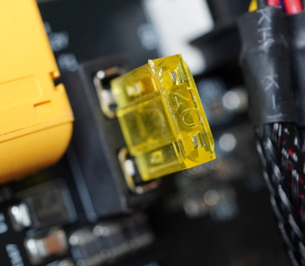 Inline blade fuse protecting the NerdOctaxe power input
